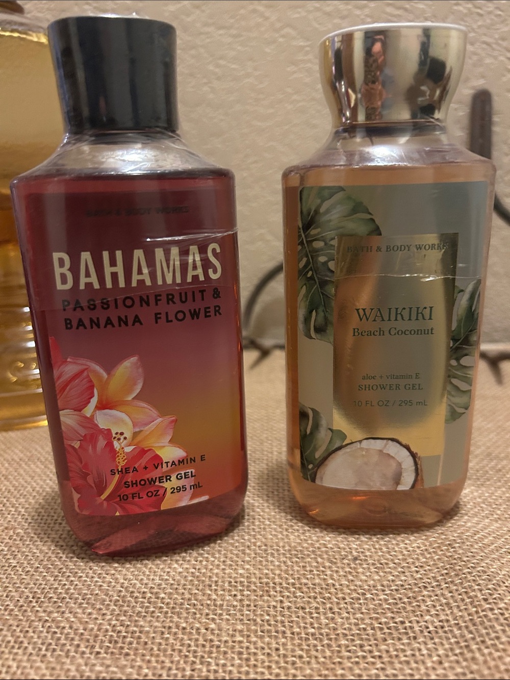 Bath & Body Works Bahamas Passionfruit & Waikiki Beach coconut Shower Gel - Pink